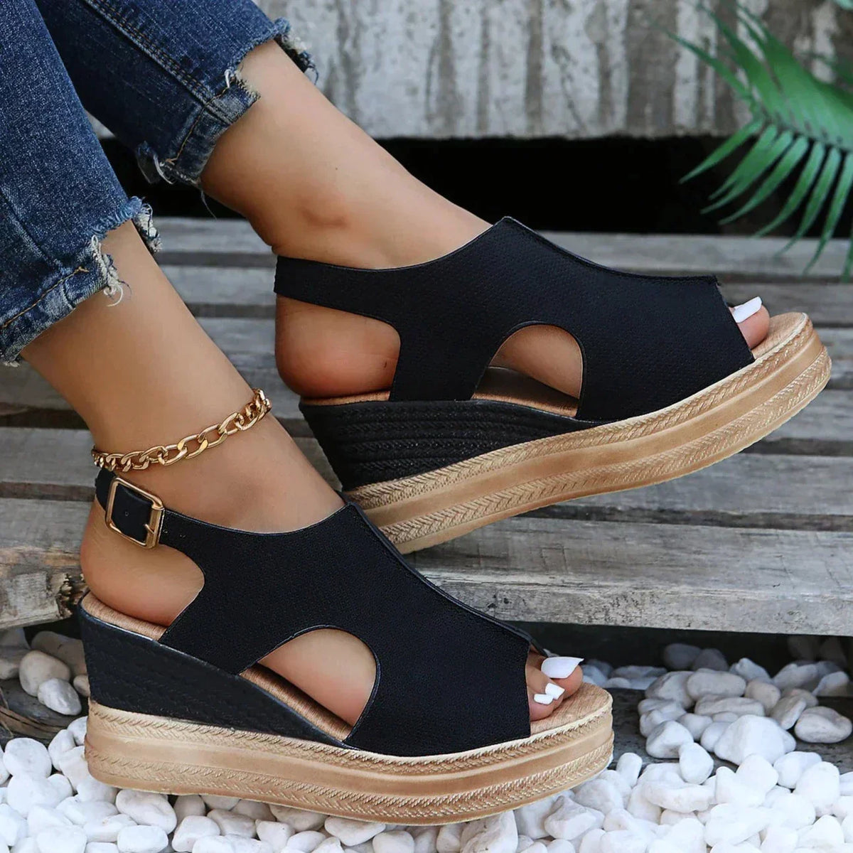 Maeve – Relaxed Wedge Sandals