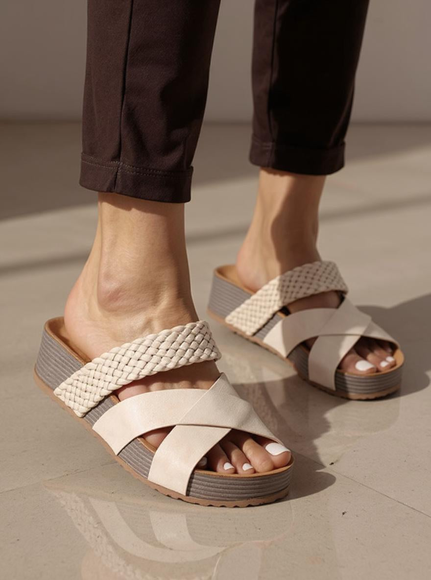Signature Sandal | White
